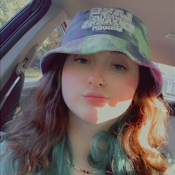 Meet your Posher, Taylor - Picture 1 of 1